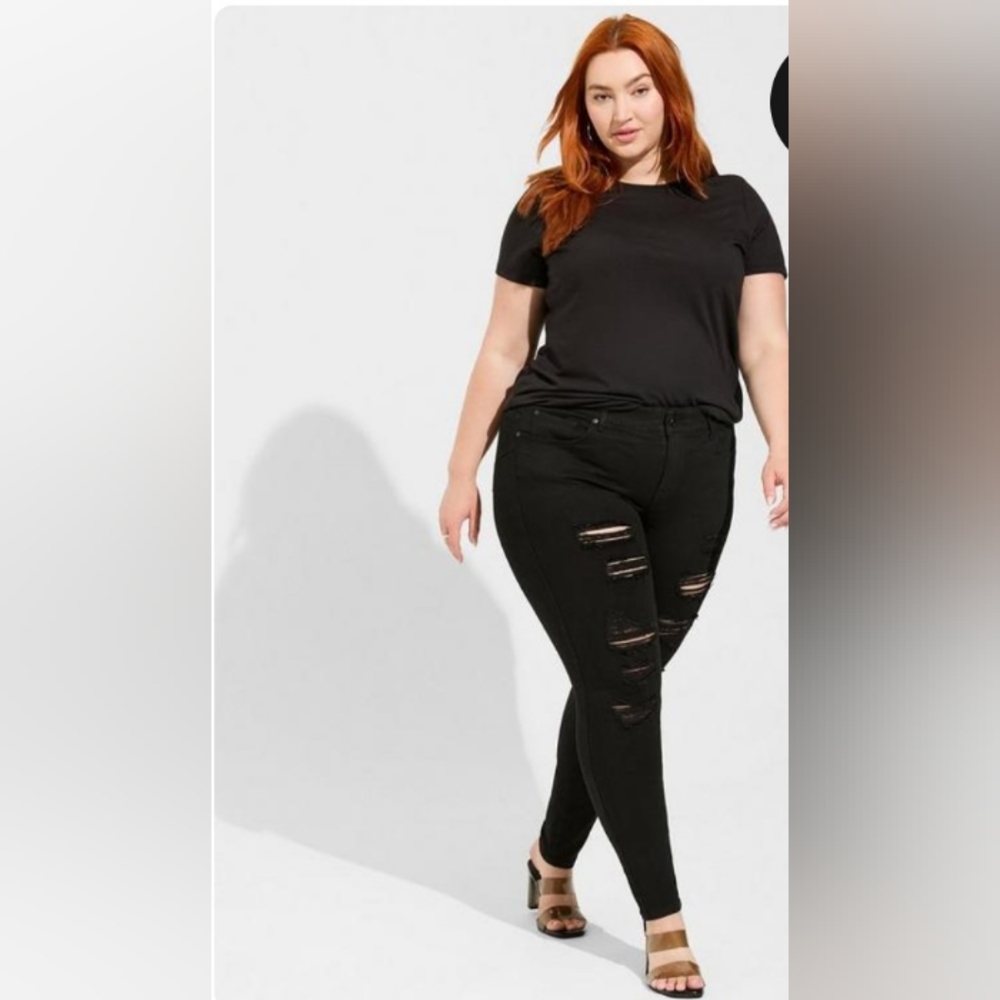 Torrid bombshell skinny premium stretch black damaged distressed jeans size 18R